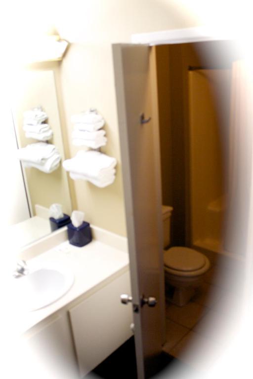 Holland Inn And Suites Тафт Номер фото